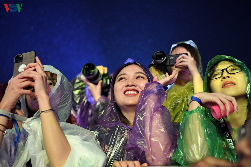 hang nghin nguoi ham mo doi mua xem dai nhac hoi k-pop super concert hinh 19