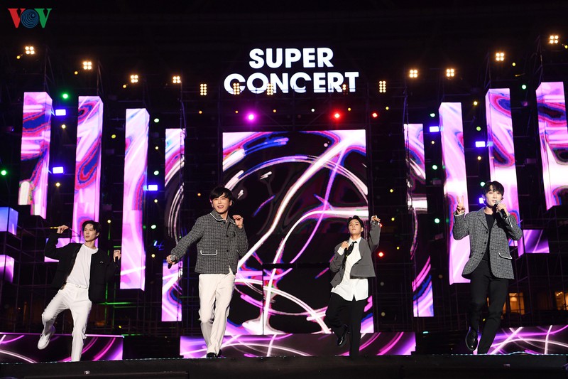 hang nghin nguoi ham mo doi mua xem dai nhac hoi k-pop super concert hinh 3