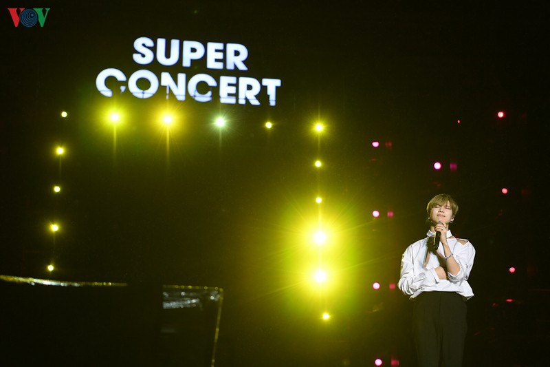 hang nghin nguoi ham mo doi mua xem dai nhac hoi k-pop super concert hinh 16