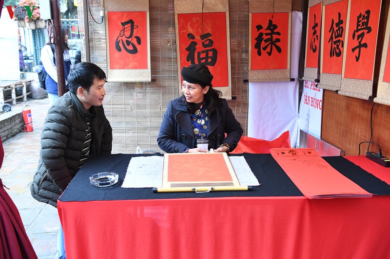 nguoi dan nhon nhip di xin chu ong do o van mieu - quoc tu giam hinh 11