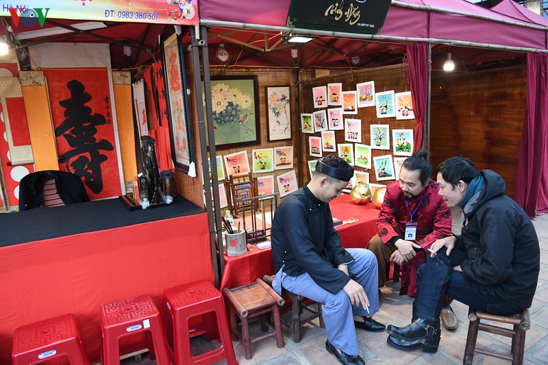 nguoi dan nhon nhip di xin chu ong do o van mieu - quoc tu giam hinh 12
