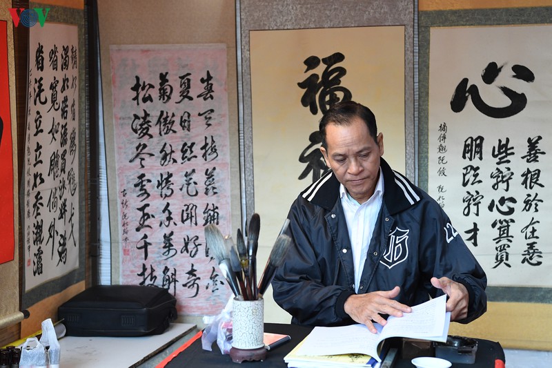 nguoi dan nhon nhip di xin chu ong do o van mieu - quoc tu giam hinh 13
