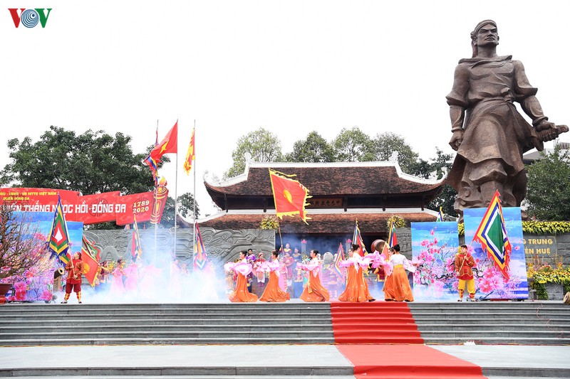 hang ngan nguoi du le khai hoi go dong da xuan canh ty 2020 hinh 14