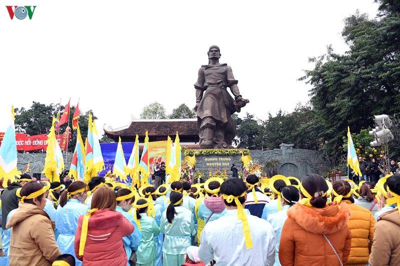 hang ngan nguoi du le khai hoi go dong da xuan canh ty 2020 hinh 17