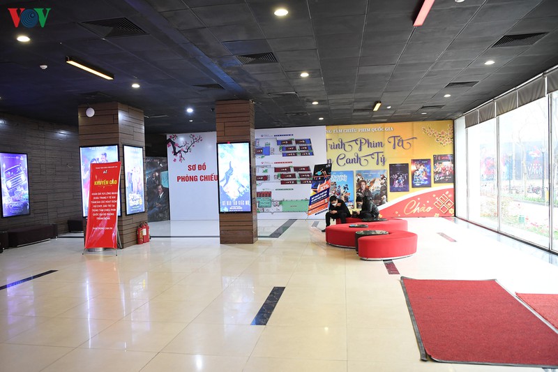 khan gia deo khau trang, duoc do than nhiet khi den rap chieu phim hinh 5