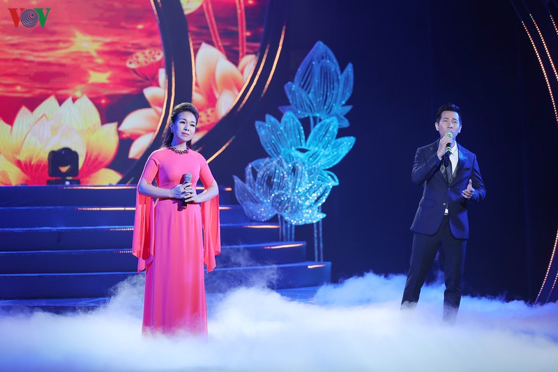 tu hao "dang nguoi tieng hat mua xuan" hinh 4