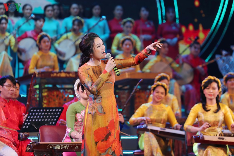tu hao "dang nguoi tieng hat mua xuan" hinh 3