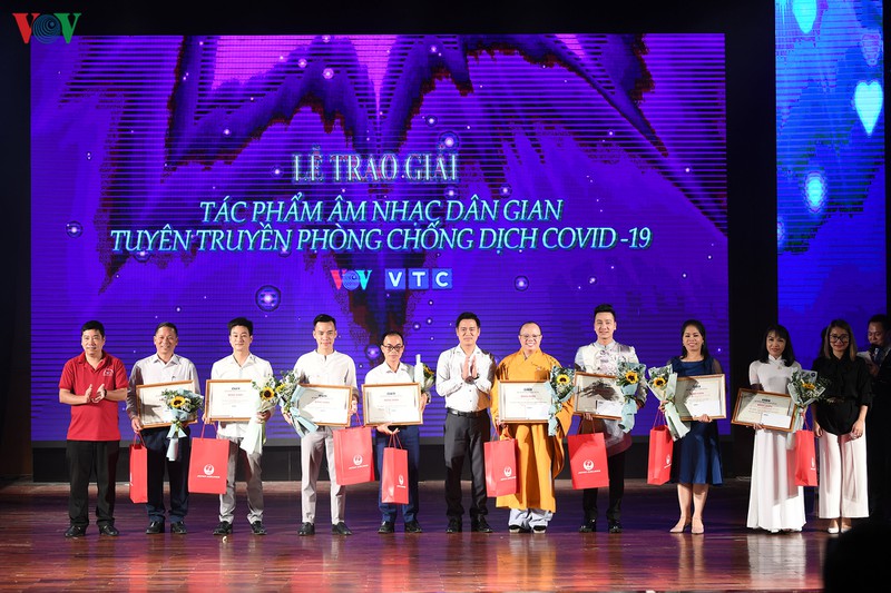 trao giai tac pham am nhac dan gian tuyen truyen dich covid-19 hinh 6