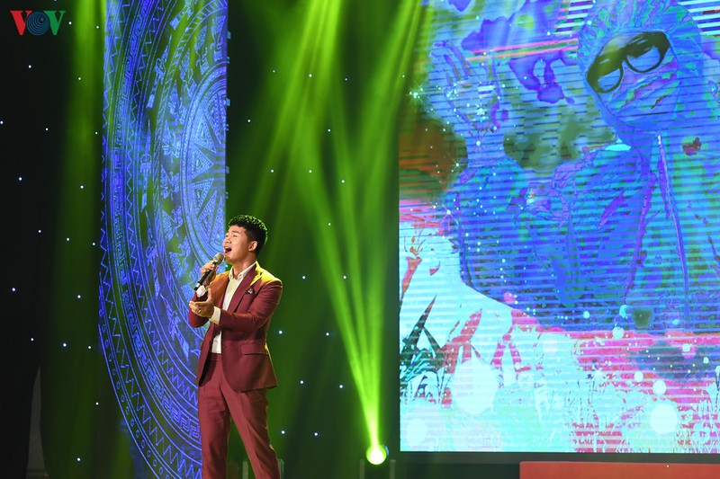 toan canh chuong trinh ton vinh cac luc luong tham gia chong dich covid-19 hinh 17