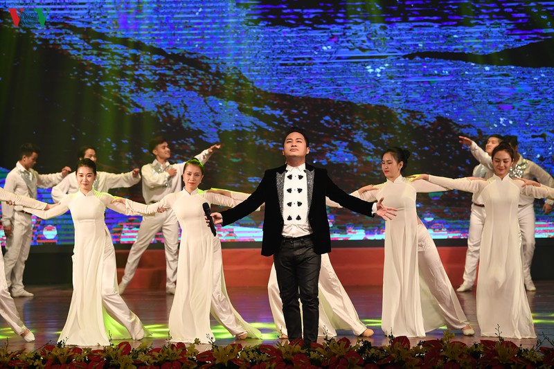 toan canh chuong trinh ton vinh cac luc luong tham gia chong dich covid-19 hinh 13