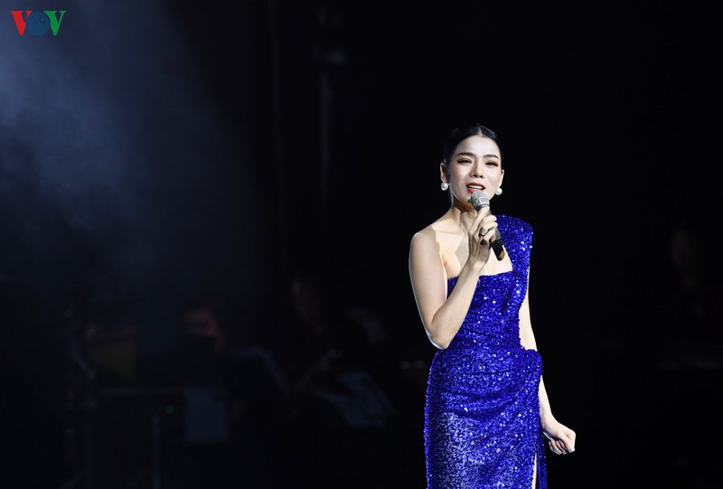 tan minh, minh chuyen nghen ngao, xuc dong hat nhac phu quang  hinh 14
