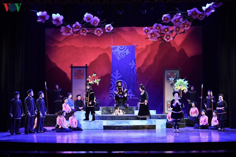khan gia ha noi xuc dong xem vo cai luong "chuyen tinh khau vai"  hinh 6
