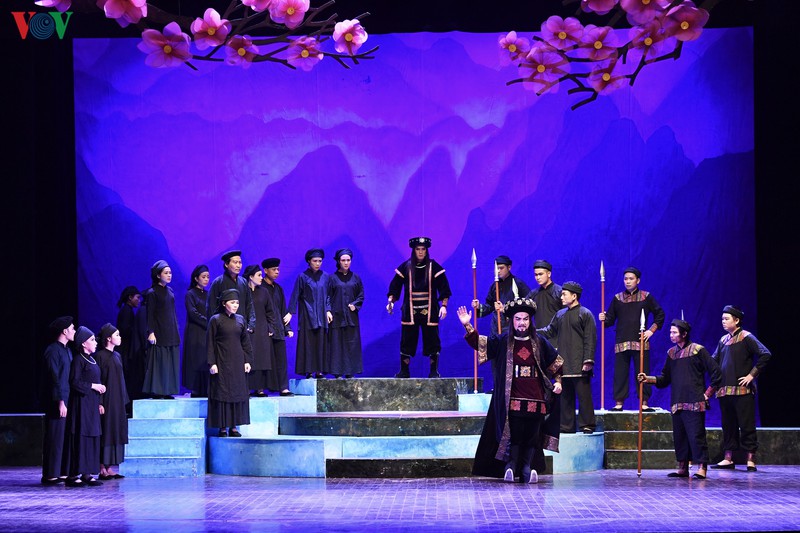 khan gia ha noi xuc dong xem vo cai luong "chuyen tinh khau vai"  hinh 12