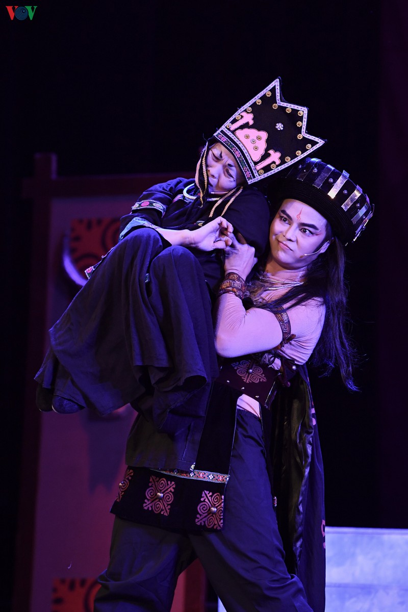 khan gia ha noi xuc dong xem vo cai luong "chuyen tinh khau vai"  hinh 15