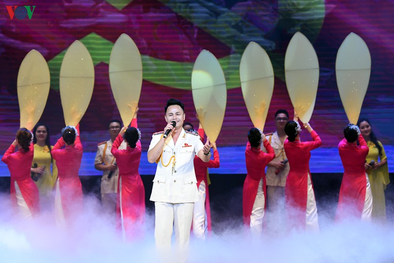 khai mac lien hoan san khau hinh tuong nguoi chien si cong an nhan dan hinh 6