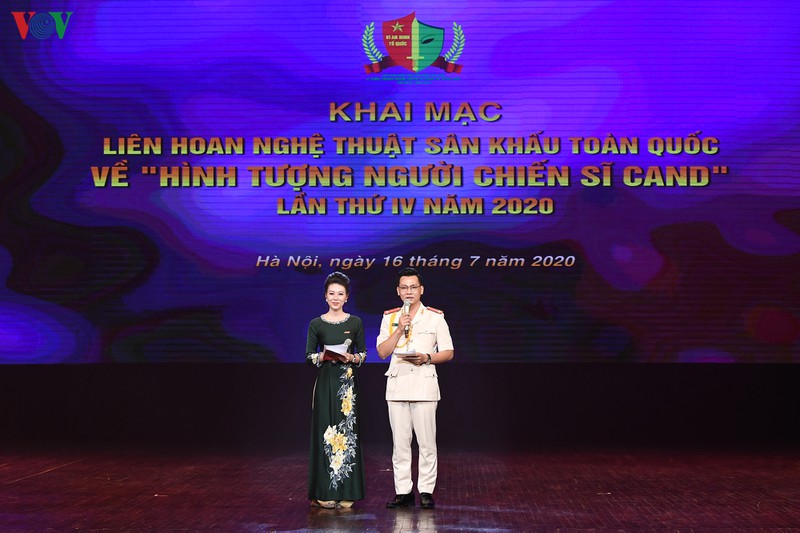 khai mac lien hoan san khau hinh tuong nguoi chien si cong an nhan dan hinh 1