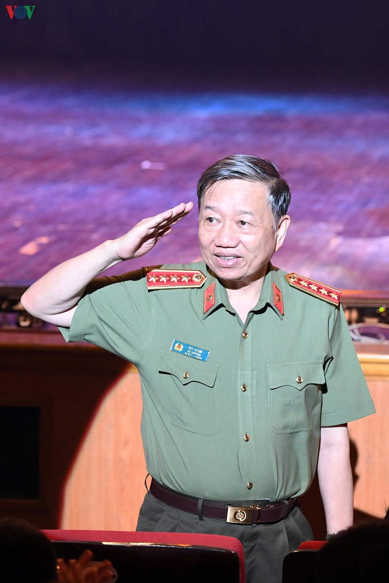 khai mac lien hoan san khau hinh tuong nguoi chien si cong an nhan dan hinh 2