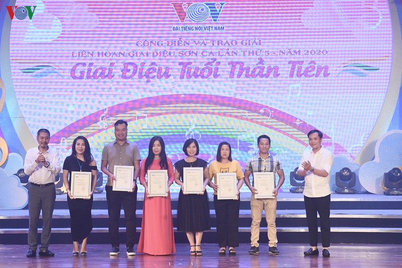 hinh anh dem cong dien va trao giai lien hoan giai dieu son ca 2020 hinh 11