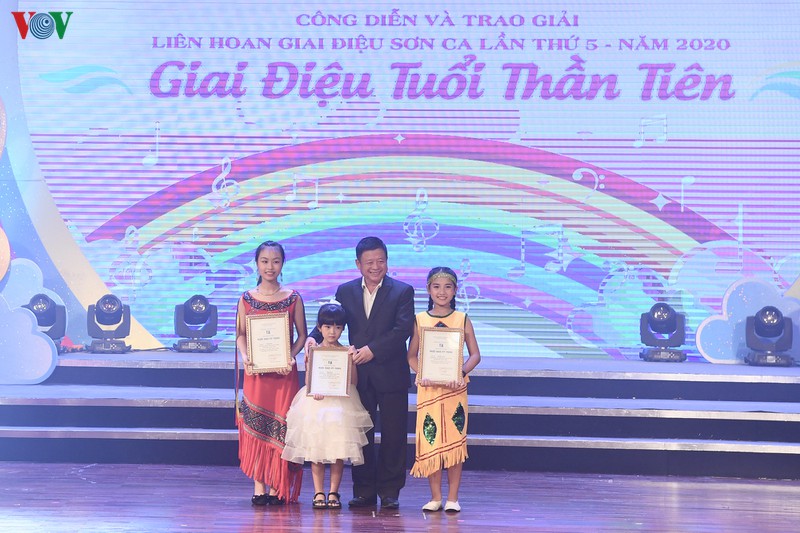 hinh anh dem cong dien va trao giai lien hoan giai dieu son ca 2020 hinh 12