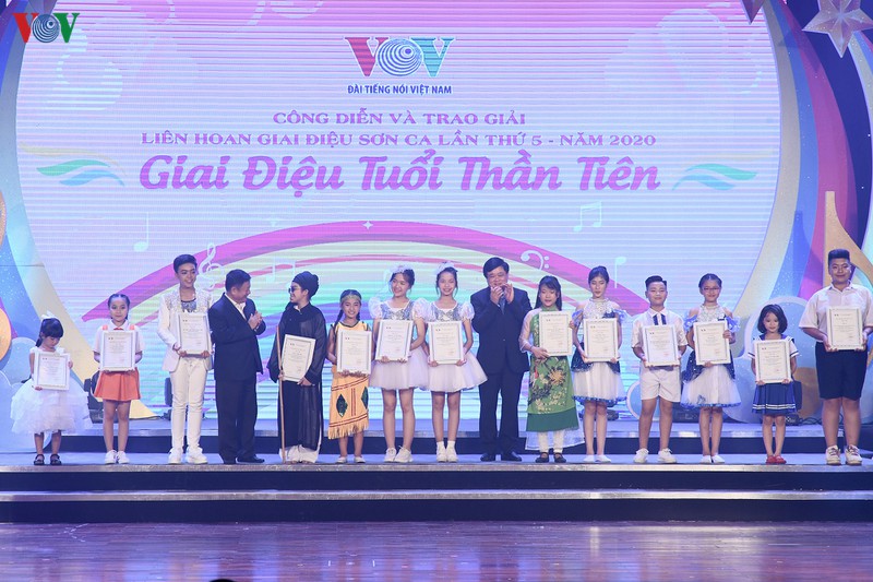 hinh anh dem cong dien va trao giai lien hoan giai dieu son ca 2020 hinh 13