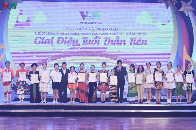 hinh anh dem cong dien va trao giai lien hoan giai dieu son ca 2020 hinh 14