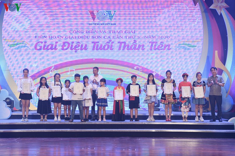 hinh anh dem cong dien va trao giai lien hoan giai dieu son ca 2020 hinh 15