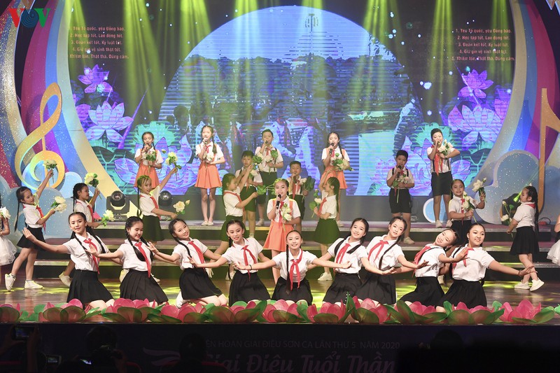 hinh anh dem cong dien va trao giai lien hoan giai dieu son ca 2020 hinh 16