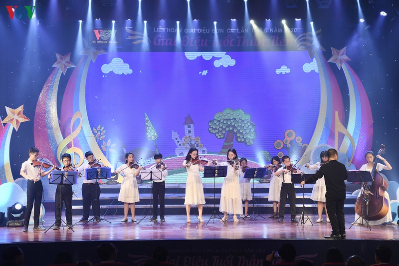 hinh anh dem cong dien va trao giai lien hoan giai dieu son ca 2020 hinh 1