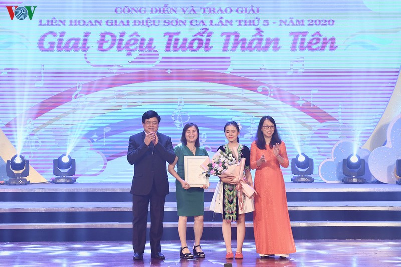 hinh anh dem cong dien va trao giai lien hoan giai dieu son ca 2020 hinh 7