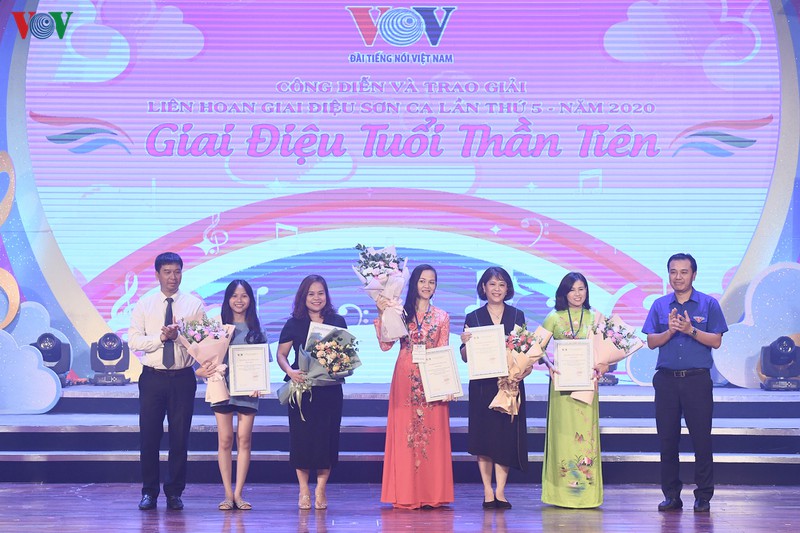 hinh anh dem cong dien va trao giai lien hoan giai dieu son ca 2020 hinh 9