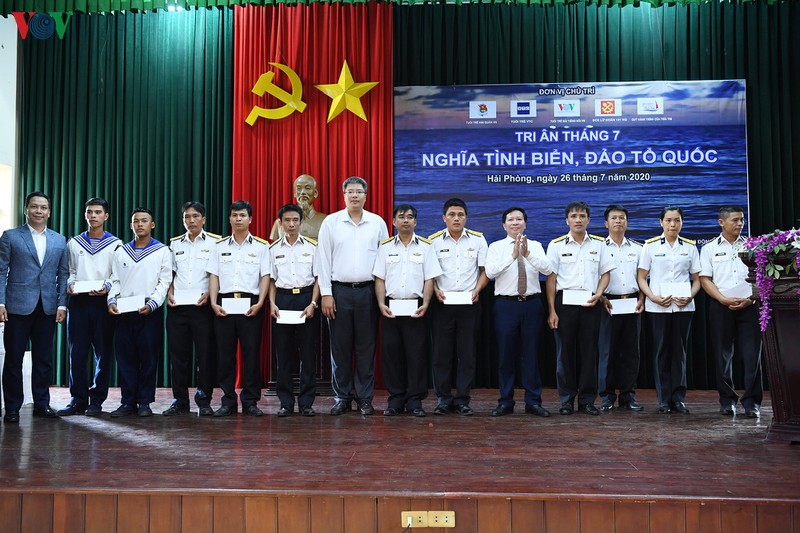 tuoi tre vov "tri an thang 7 - nghia tinh bien, dao to quoc" hinh 8