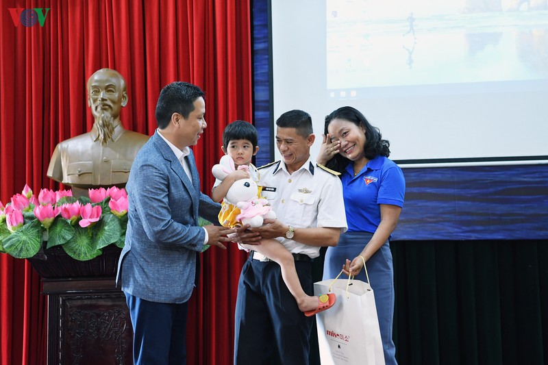 tuoi tre vov "tri an thang 7 - nghia tinh bien, dao to quoc" hinh 11