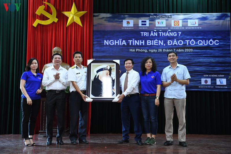 tuoi tre vov "tri an thang 7 - nghia tinh bien, dao to quoc" hinh 14