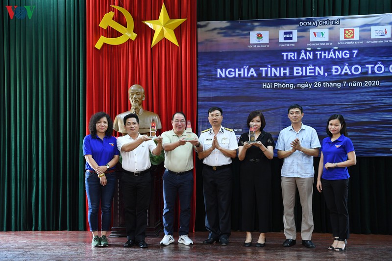 tuoi tre vov "tri an thang 7 - nghia tinh bien, dao to quoc" hinh 15