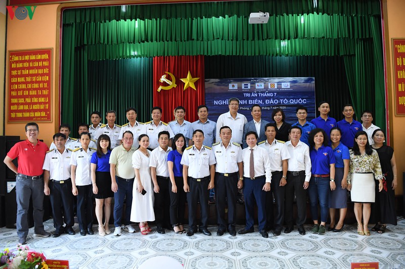 tuoi tre vov "tri an thang 7 - nghia tinh bien, dao to quoc" hinh 16