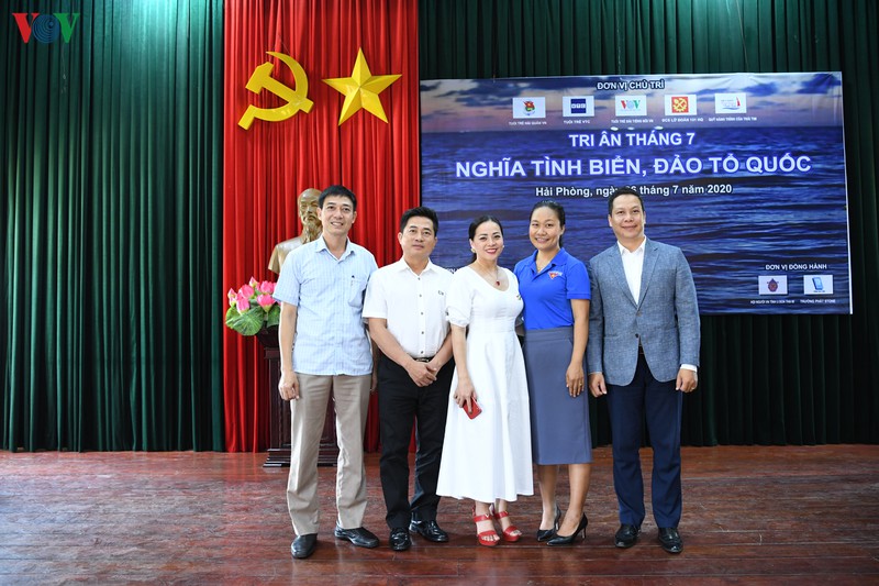tuoi tre vov "tri an thang 7 - nghia tinh bien, dao to quoc" hinh 17