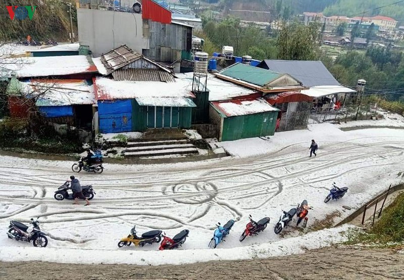 anh: mua da trang nhu tuyet phu kin mat dat o lai chau hinh 15