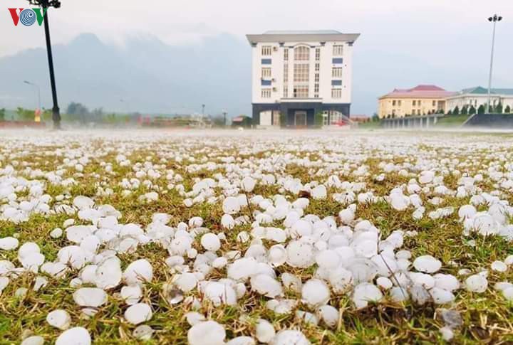 anh: mua da trang nhu tuyet phu kin mat dat o lai chau hinh 16
