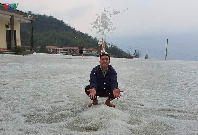 anh: mua da trang nhu tuyet phu kin mat dat o lai chau hinh 17