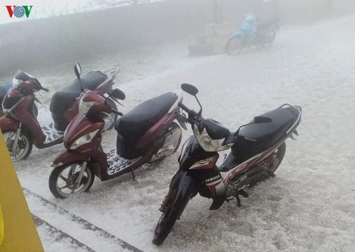 anh: mua da trang nhu tuyet phu kin mat dat o lai chau hinh 3