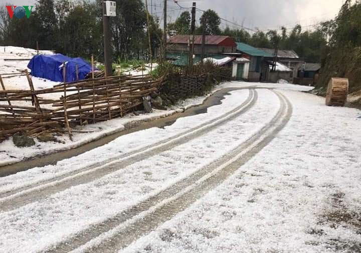 anh: mua da trang nhu tuyet phu kin mat dat o lai chau hinh 6