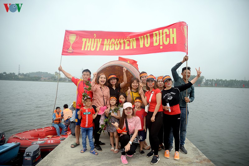 can canh: giai dua thuyen rong ky niem chien thang bach dang  hinh 10