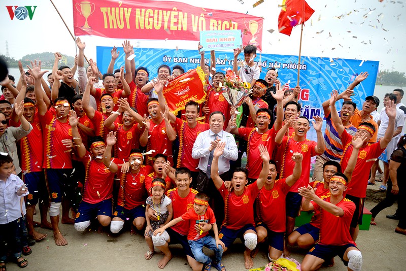 can canh: giai dua thuyen rong ky niem chien thang bach dang  hinh 14