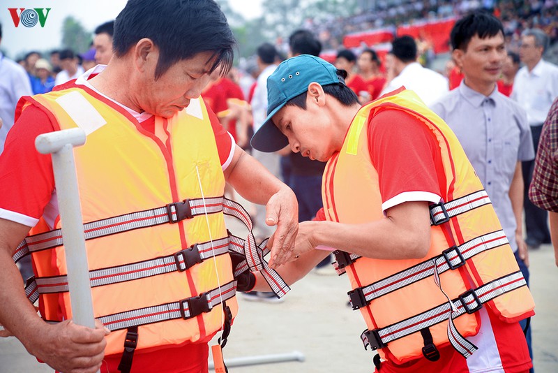 can canh: giai dua thuyen rong ky niem chien thang bach dang  hinh 4