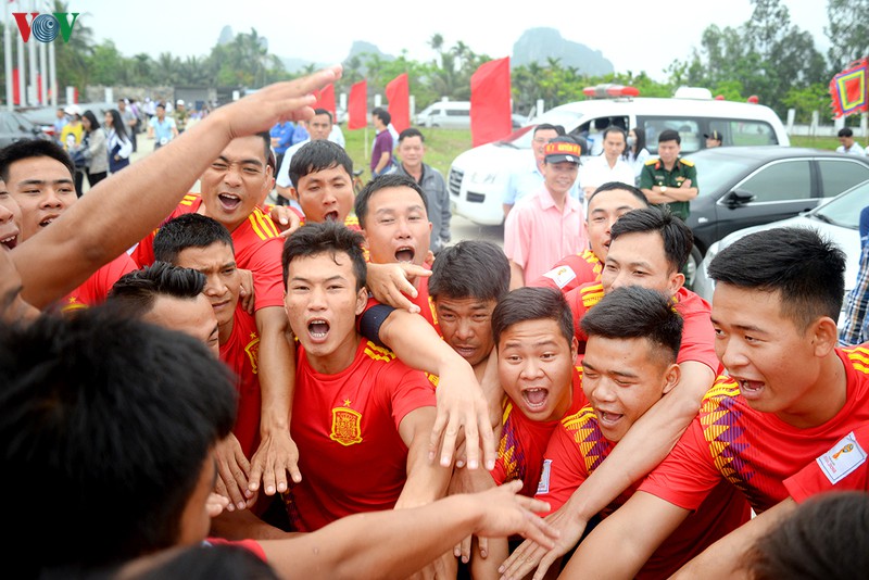 can canh: giai dua thuyen rong ky niem chien thang bach dang  hinh 5