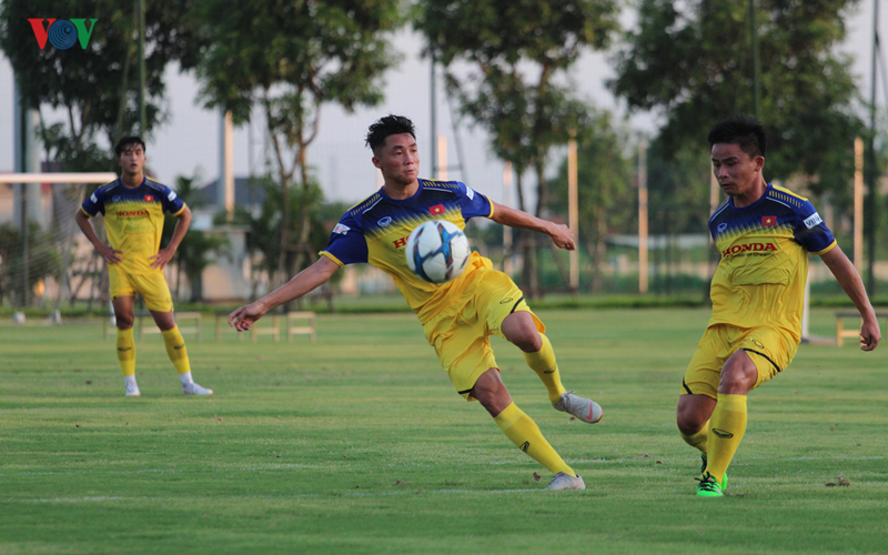 u22 viet nam tap luyen duoi nang gat, san sang "thu lua" voi kitchee hinh 11