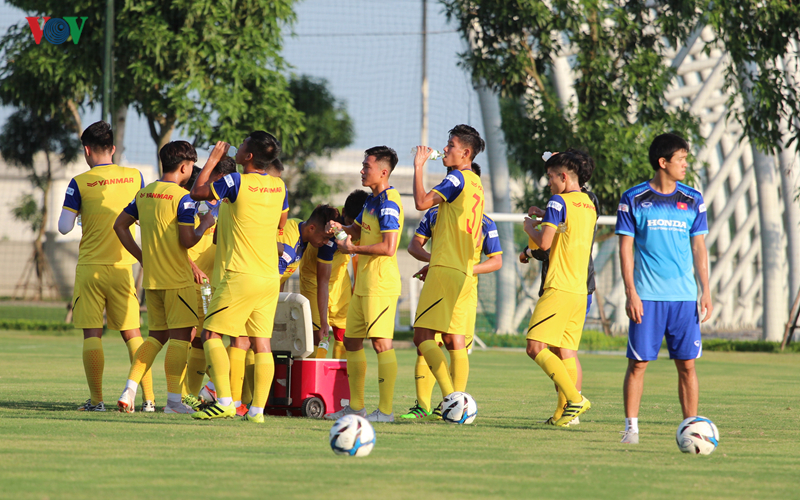 u22 viet nam tap luyen duoi nang gat, san sang "thu lua" voi kitchee hinh 4