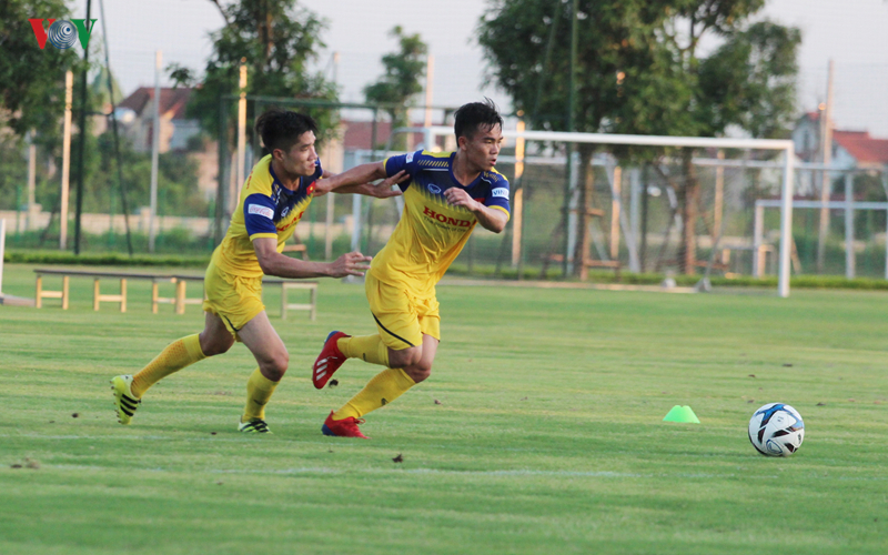u22 viet nam tap luyen duoi nang gat, san sang "thu lua" voi kitchee hinh 10