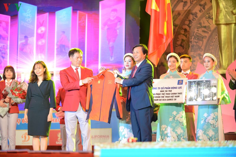 toan canh: le xuat quan doan the thao viet nam tham du sea games 30 hinh 8