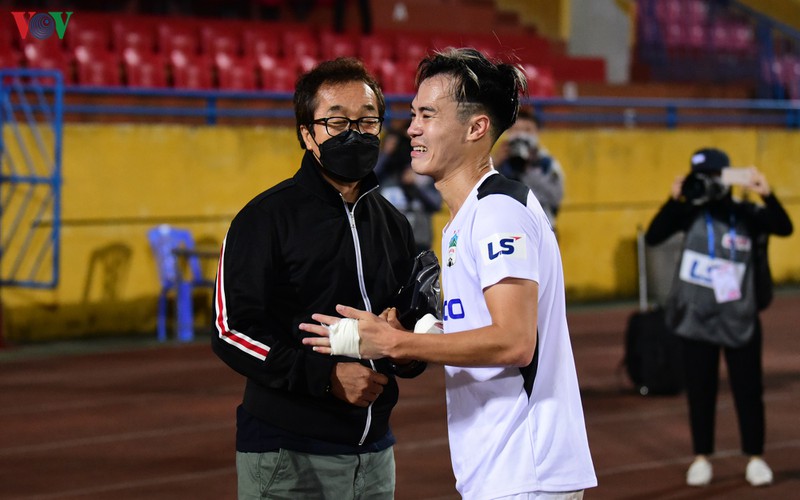 van toan, van thanh "bam dap" sau tran dau nay lua giua viettel va hagl hinh 4